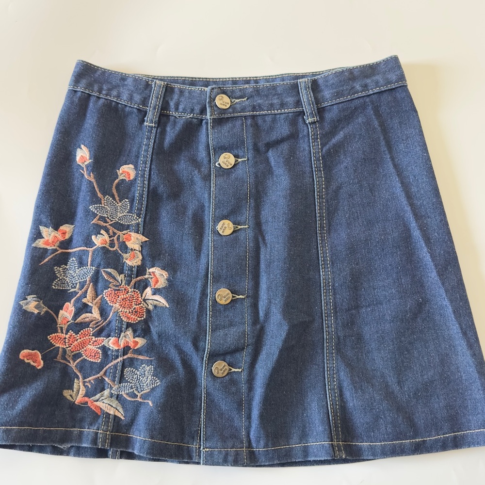 DTYNZ Fashion Jeans Floral Embroidered Button-Front Denim Mini Skirt, SizeMedium